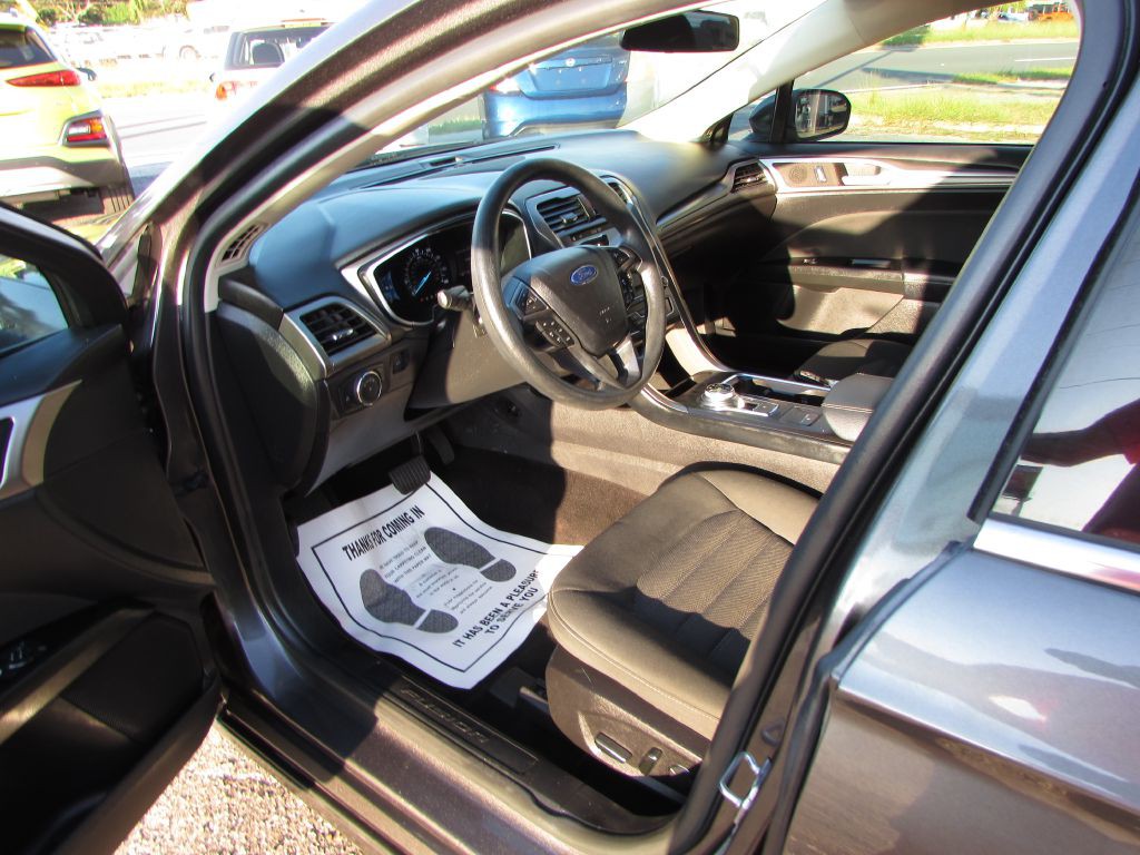 2017 Ford Fusion Image 6