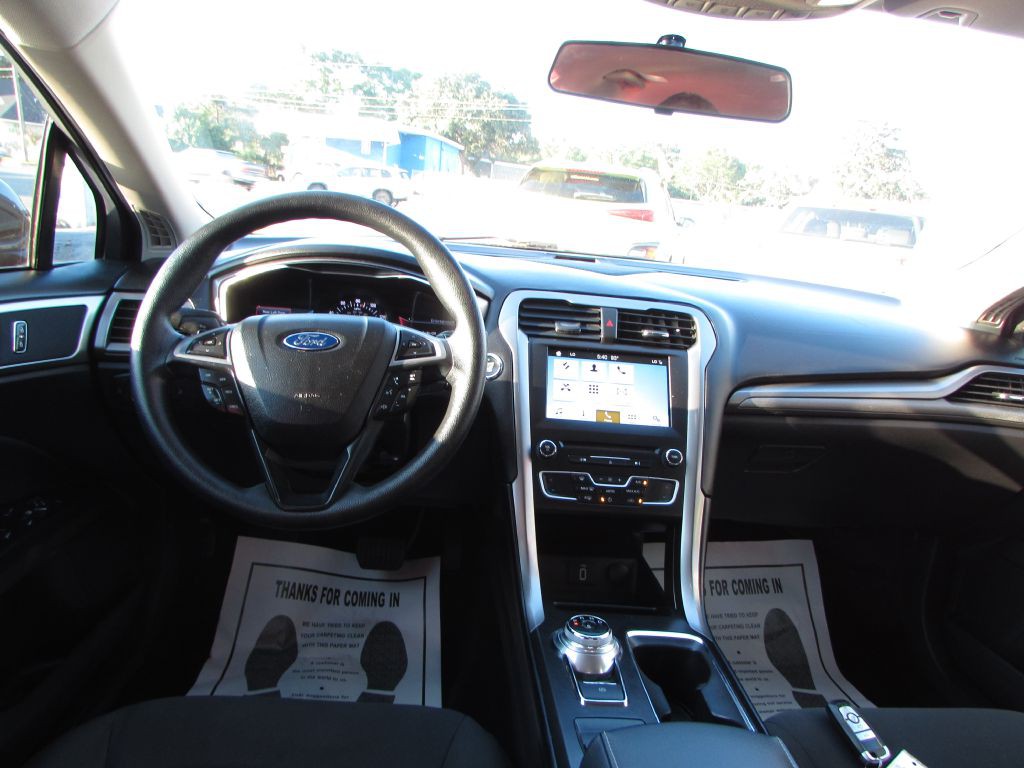 2017 Ford Fusion Image 9