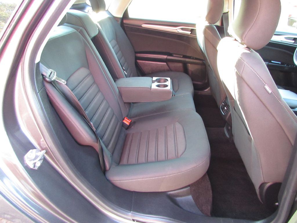 2017 Ford Fusion Image 16
