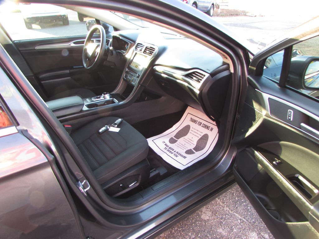 2017 Ford Fusion Image 17