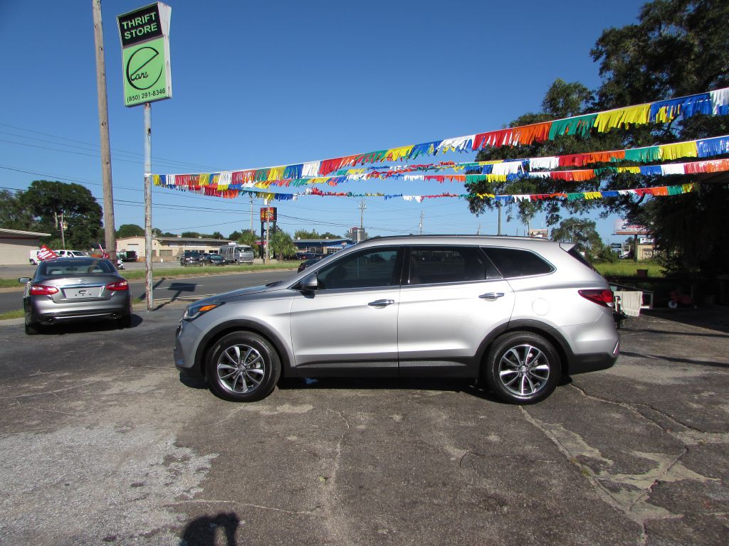 2017 Hyundai Santa Fe Image 1