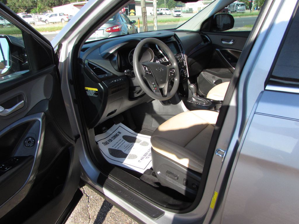 2017 Hyundai Santa Fe Image 6
