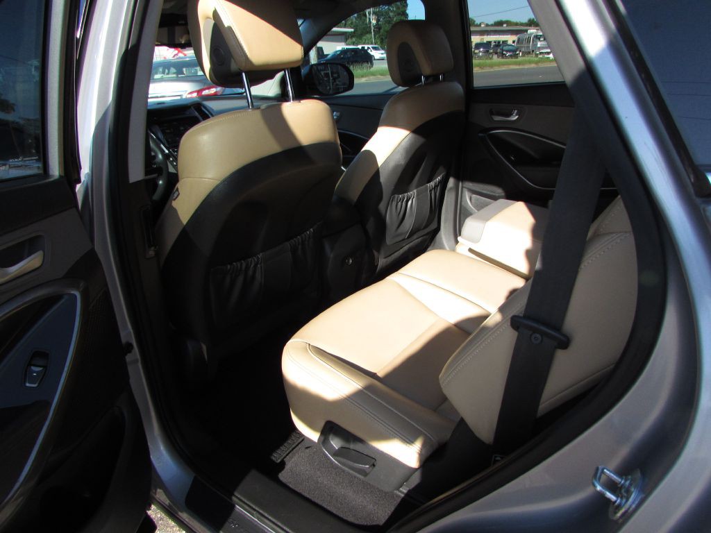 2017 Hyundai Santa Fe Image 7