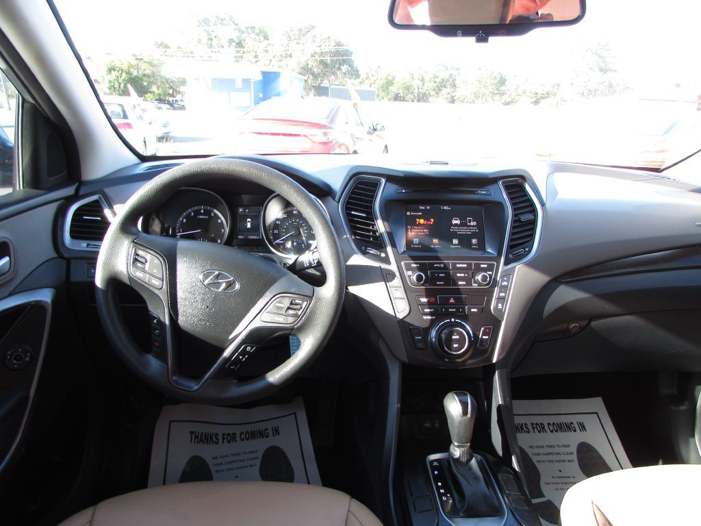 2017 Hyundai Santa Fe Image 9