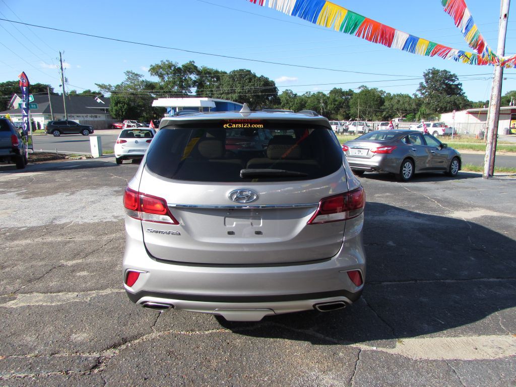 2017 Hyundai Santa Fe Image 12
