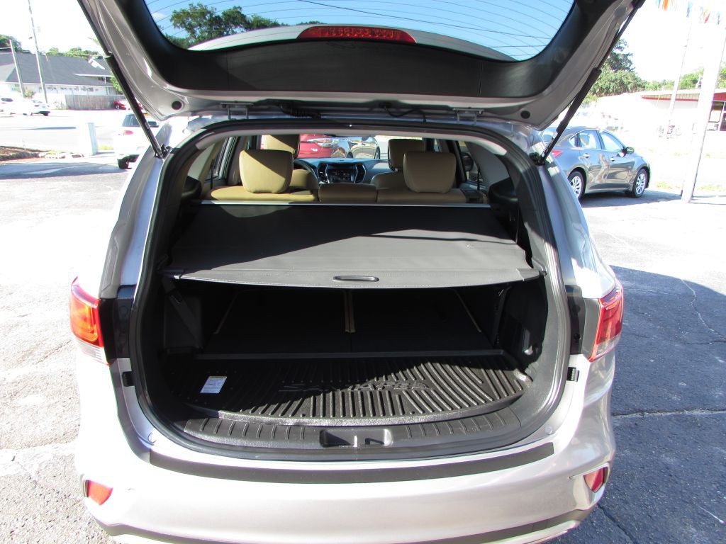 2017 Hyundai Santa Fe Image 18