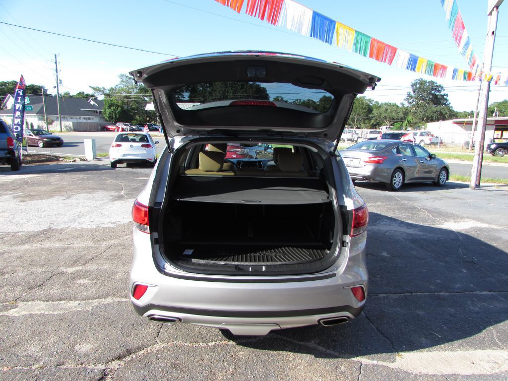 2017 Hyundai Santa Fe Image 19