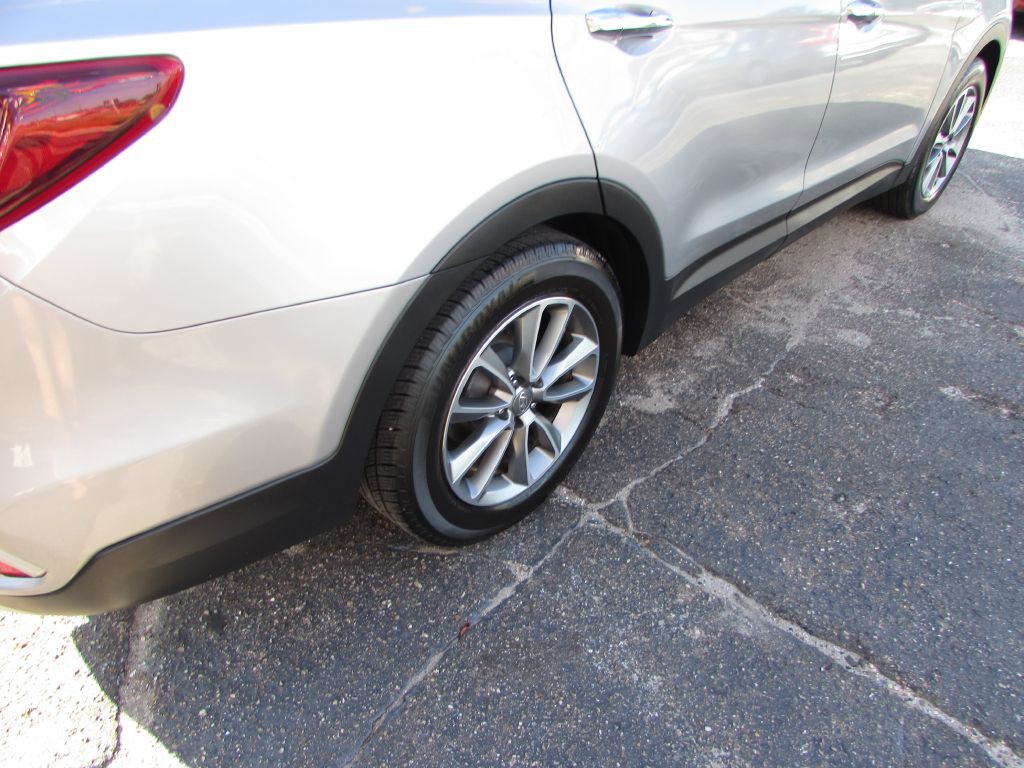 2017 Hyundai Santa Fe Image 20