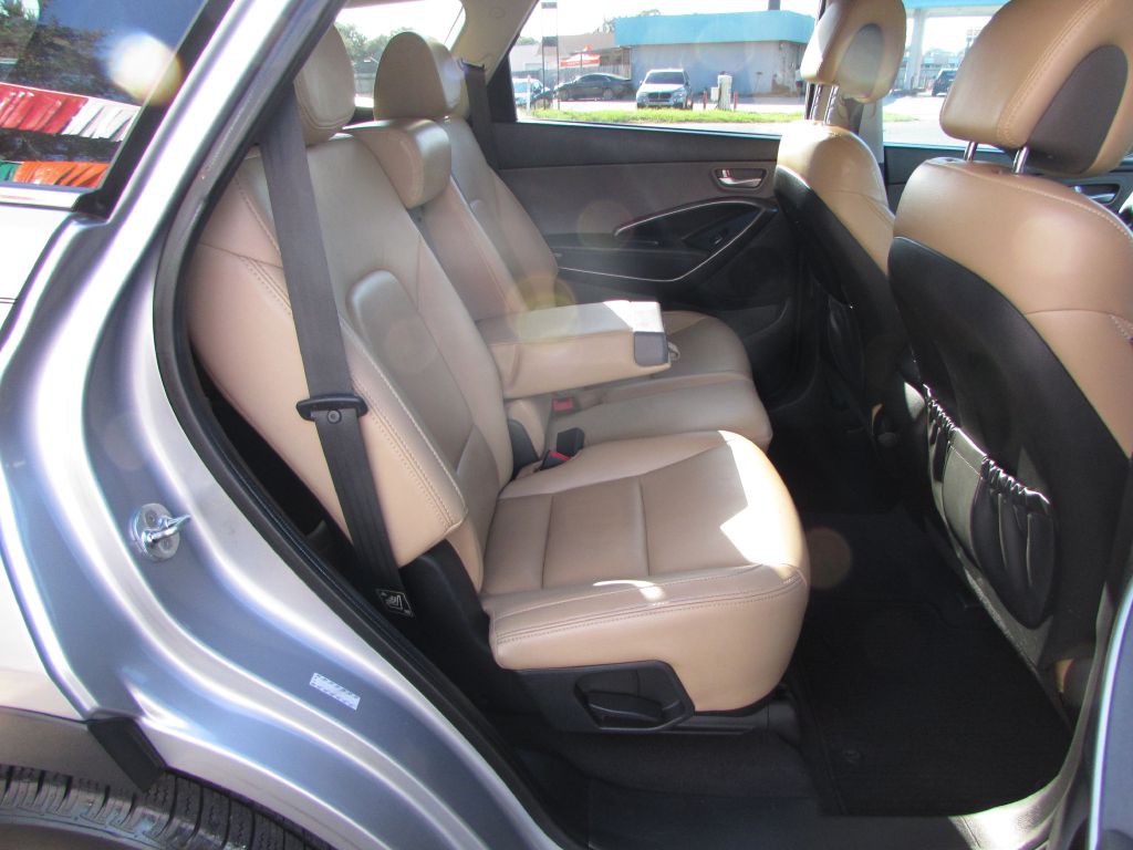 2017 Hyundai Santa Fe Image 21