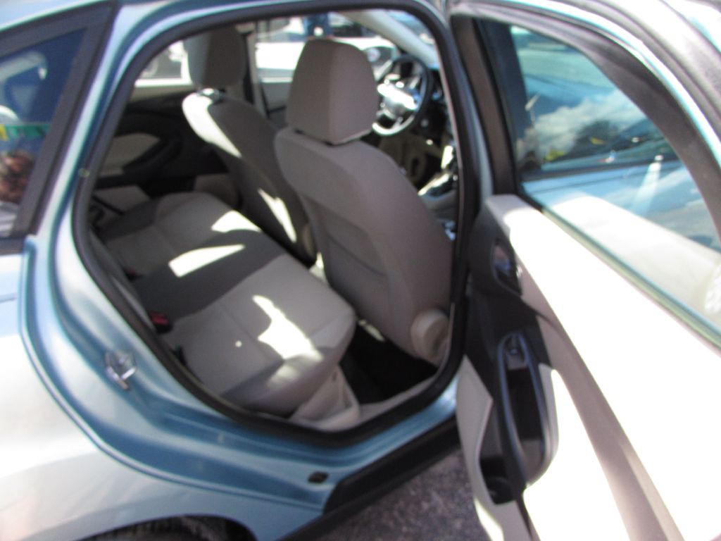 2012 Ford Focus Image 12