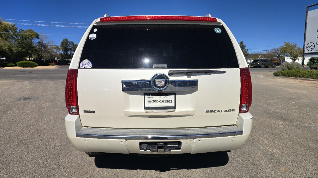 2010 Cadillac Escalade Image 3