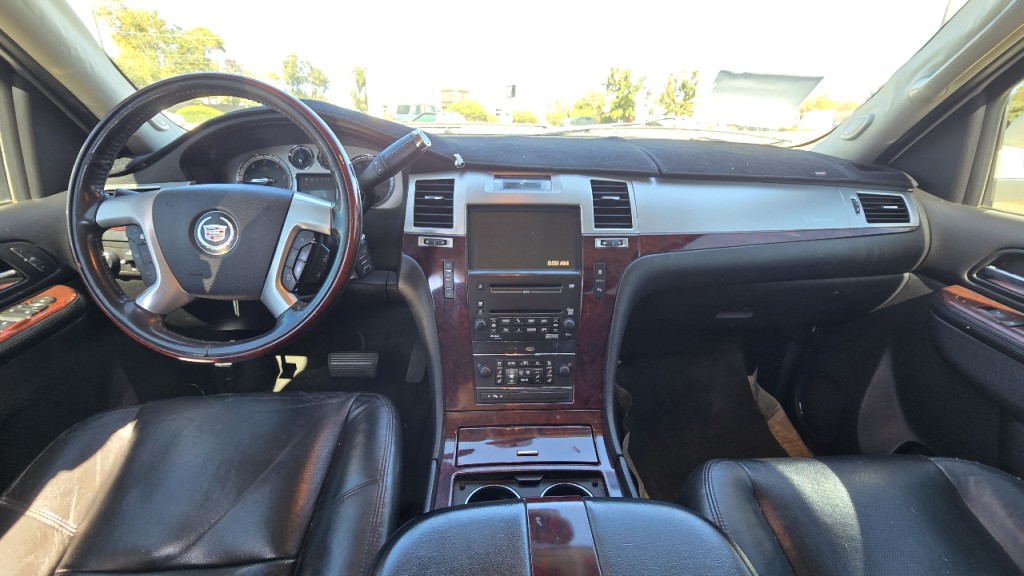 2010 Cadillac Escalade Image 8