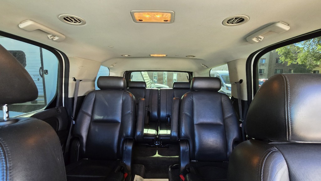 2010 Cadillac Escalade Image 11