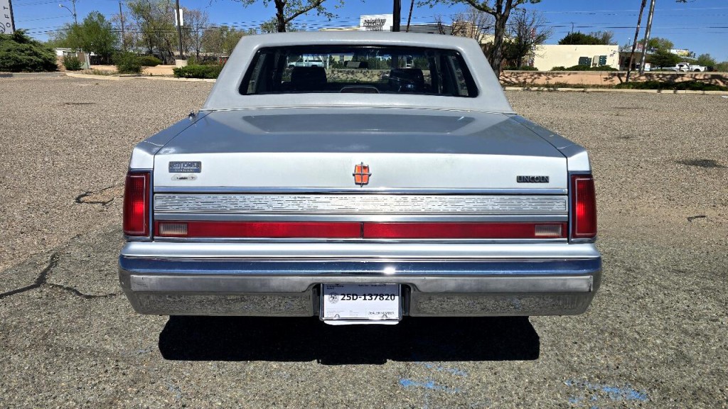 1989 Lincoln Town Car Image 3