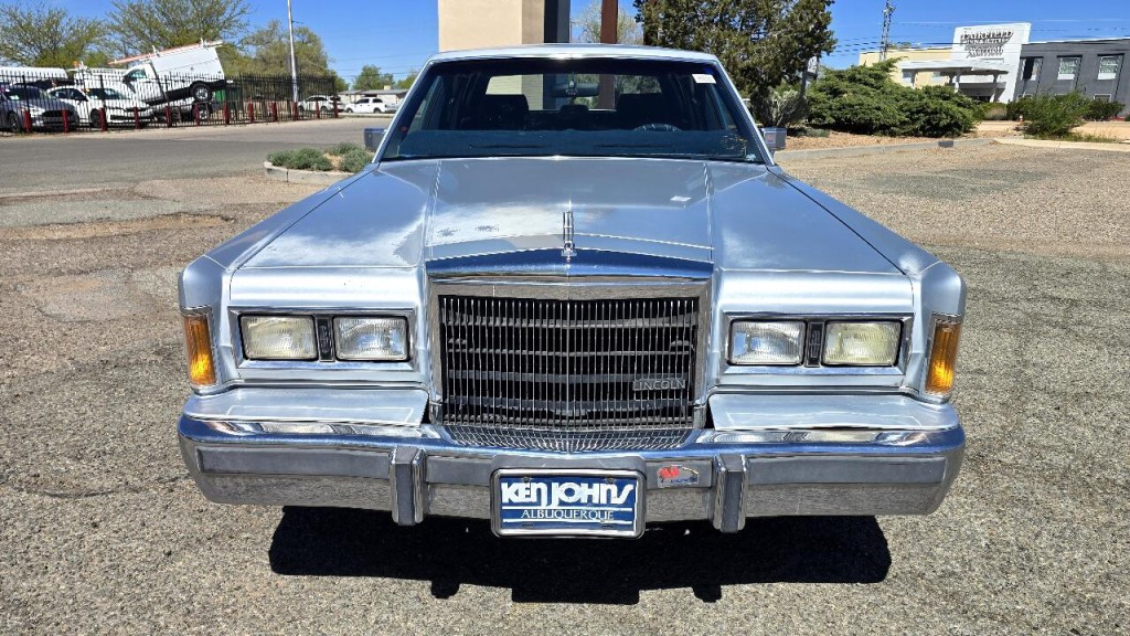 1989 Lincoln Town Car Image 6