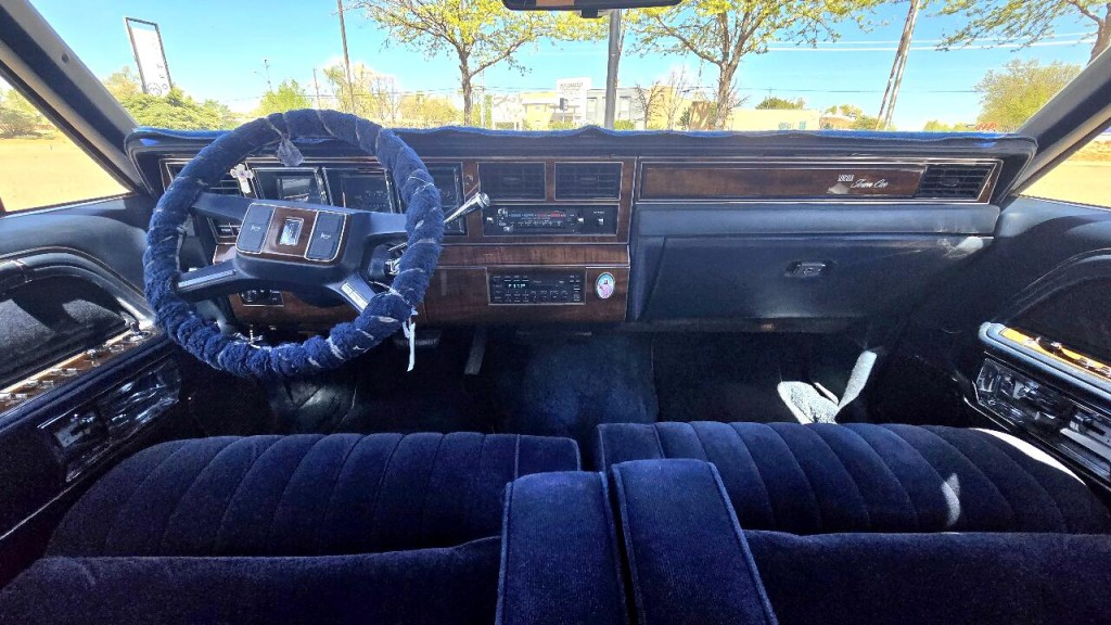 1989 Lincoln Town Car Image 8