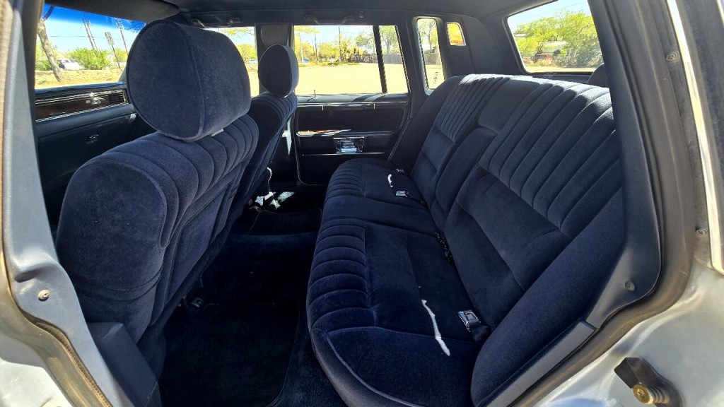 1989 Lincoln Town Car Image 10