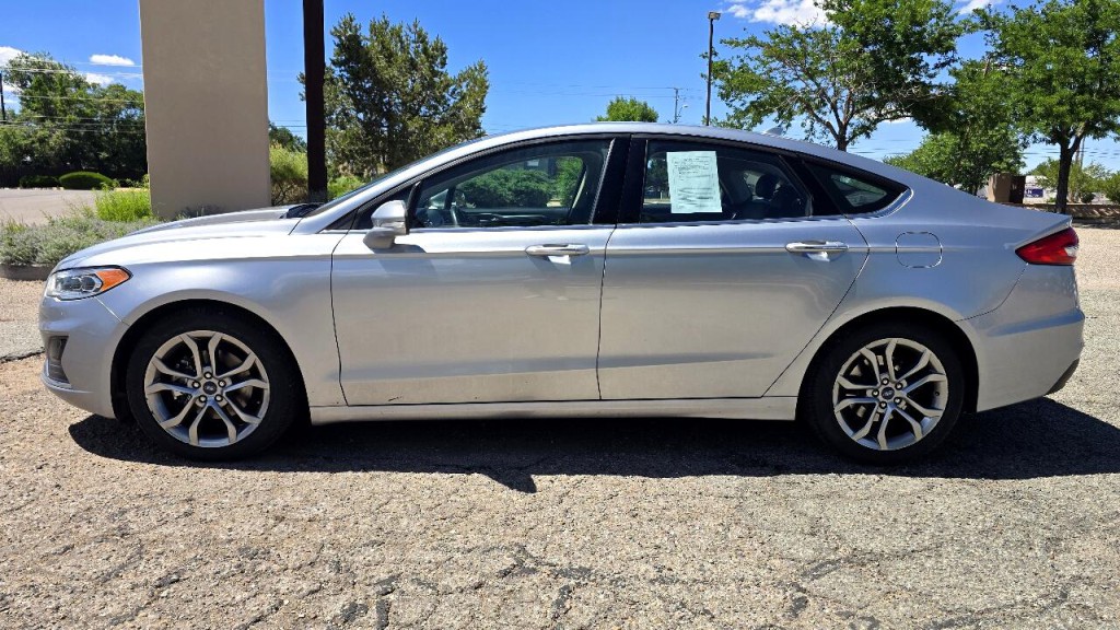 2020 Ford Fusion Image 2