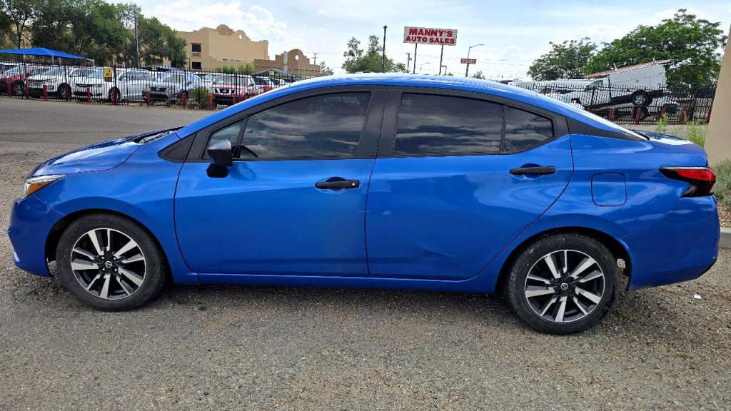 2020 Nissan Versa Image 2