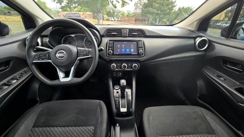 2020 Nissan Versa Image 8