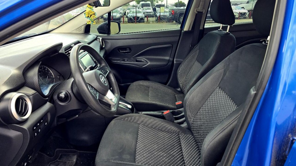 2020 Nissan Versa Image 9