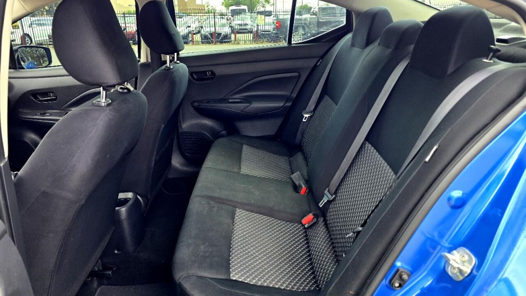 2020 Nissan Versa Image 10