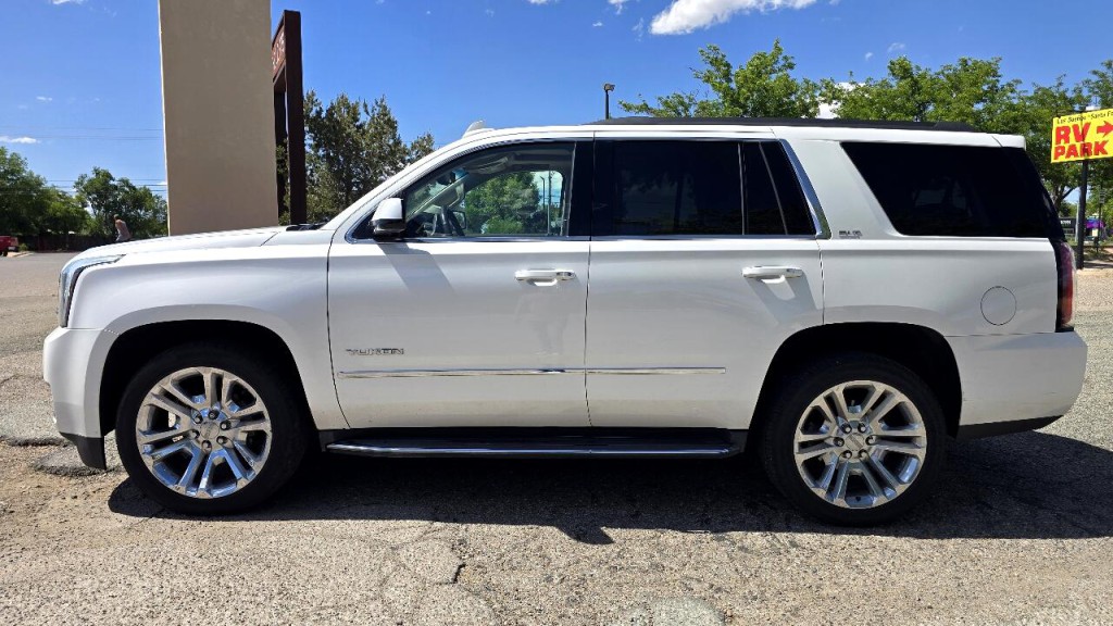 2017 GMC Yukon Image 2