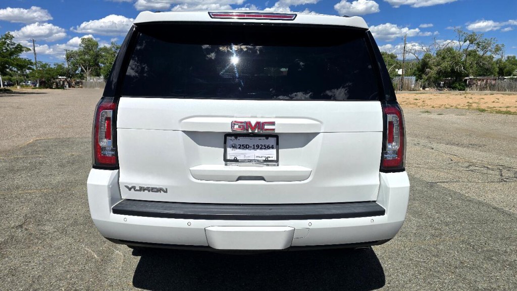 2017 GMC Yukon Image 3