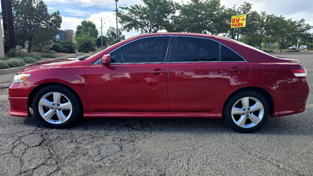 2010 Toyota Camry Image 2