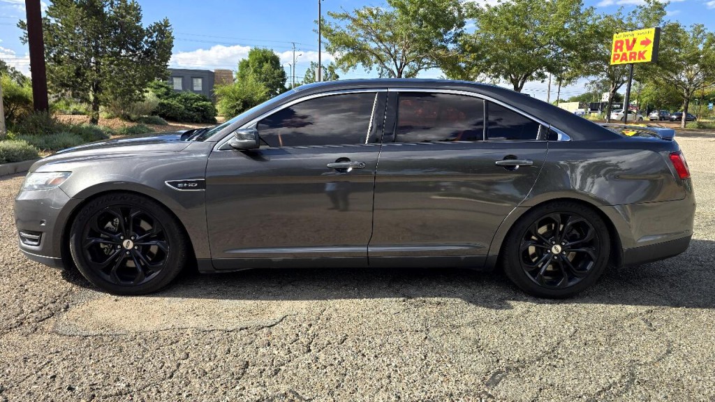2015 Ford Taurus Image 2
