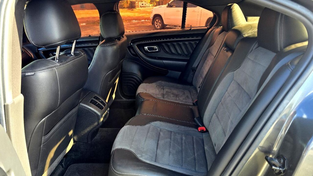 2015 Ford Taurus Image 10