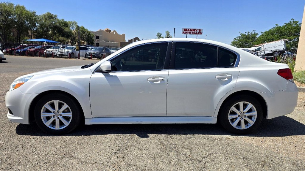 2011 Subaru Legacy Image 2