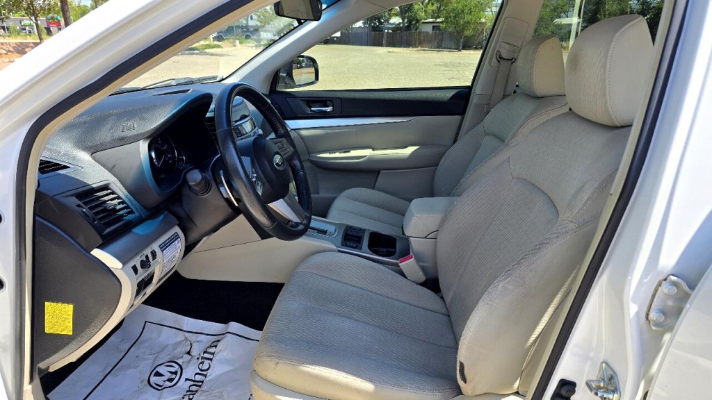 2011 Subaru Legacy Image 9