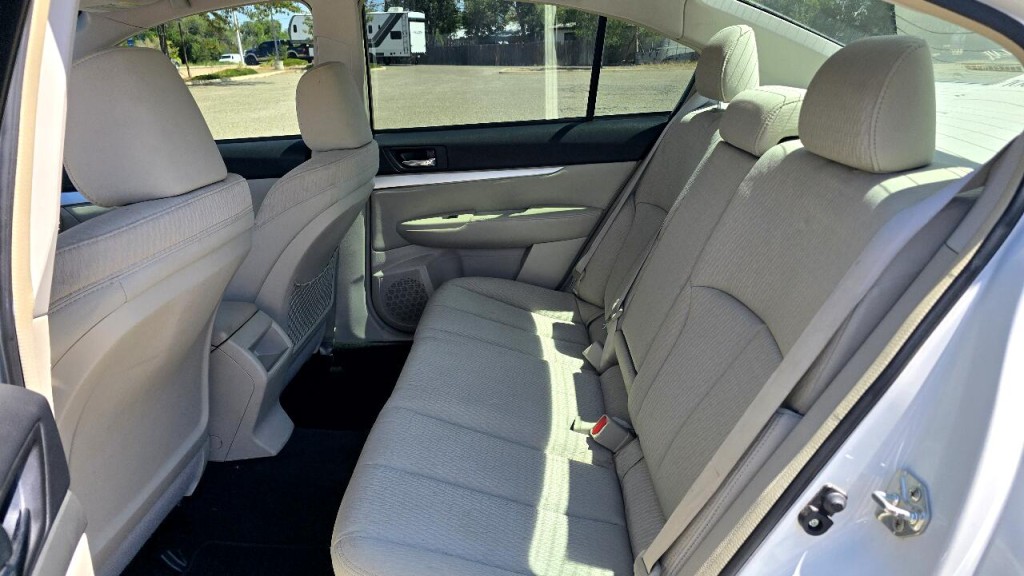 2011 Subaru Legacy Image 10