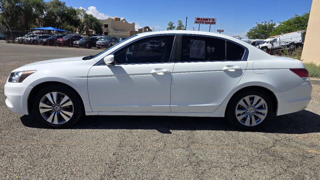 2011 Honda Accord Image 2