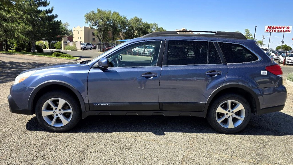 2013 Subaru Outback Image 2