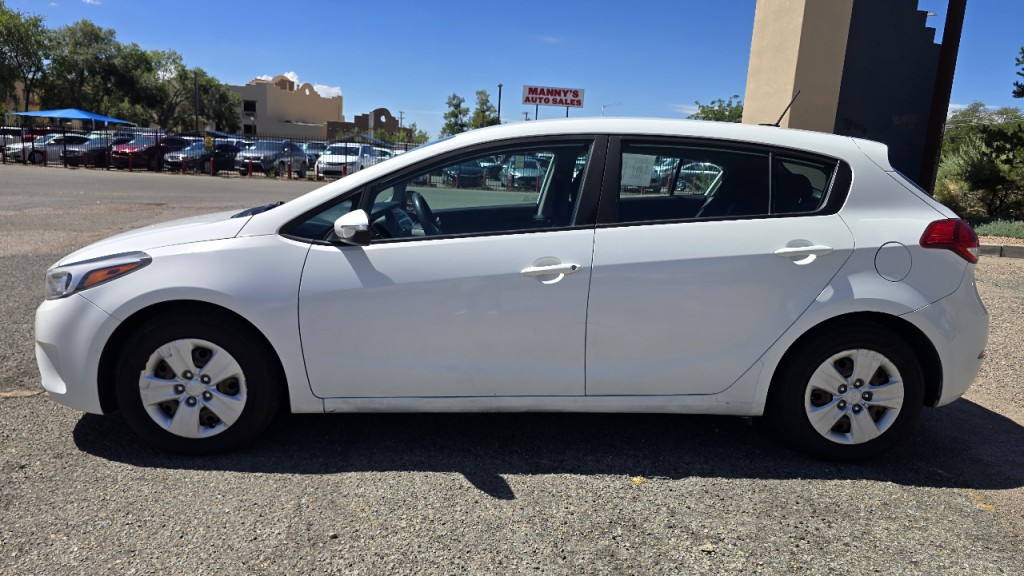 2017 Kia Forte Image 2