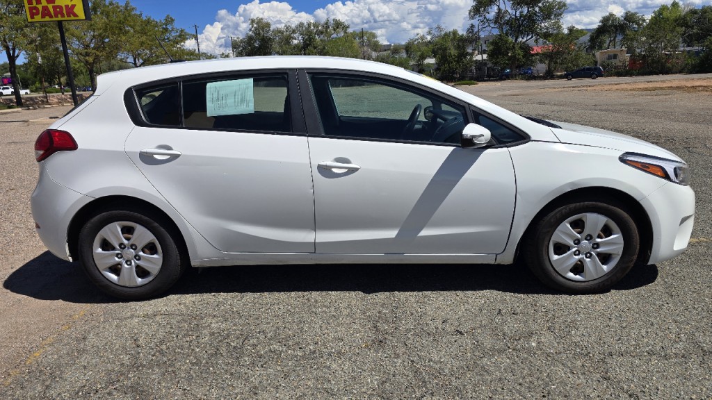 2017 Kia Forte Image 4