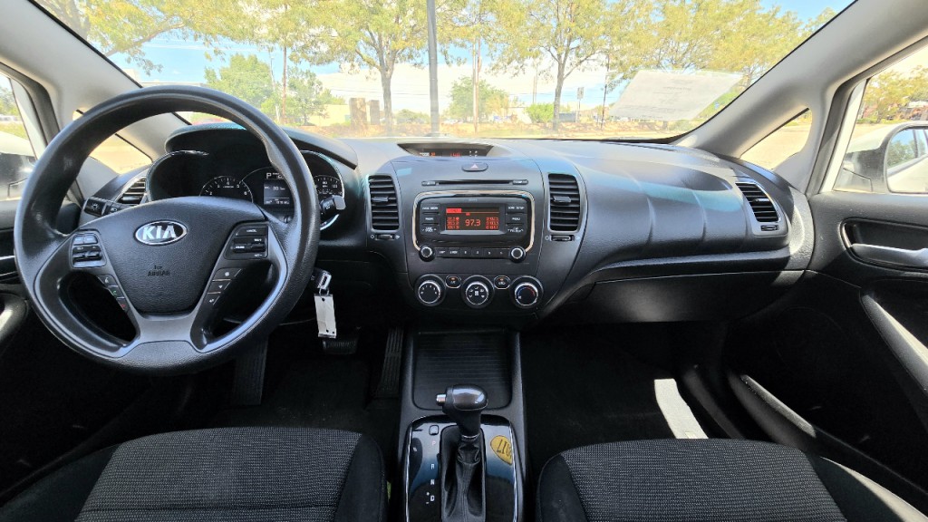 2017 Kia Forte Image 8