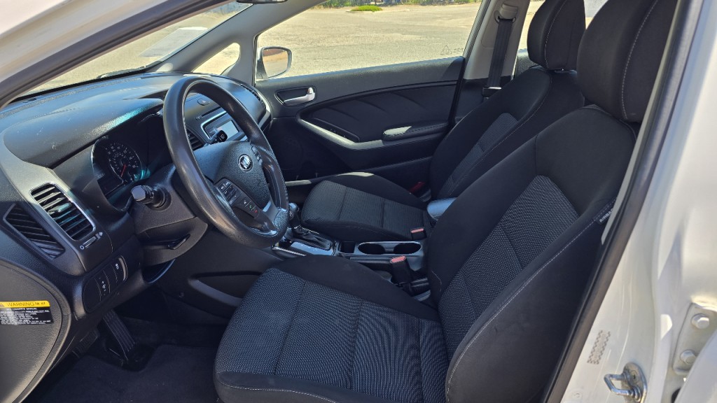 2017 Kia Forte Image 9