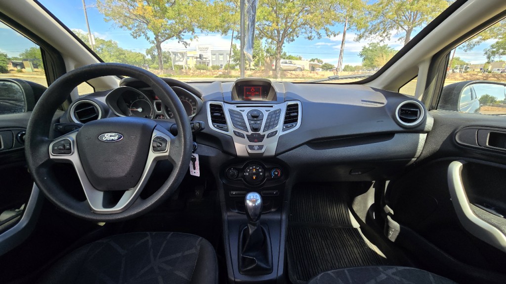 2012 Ford Fiesta Image 8