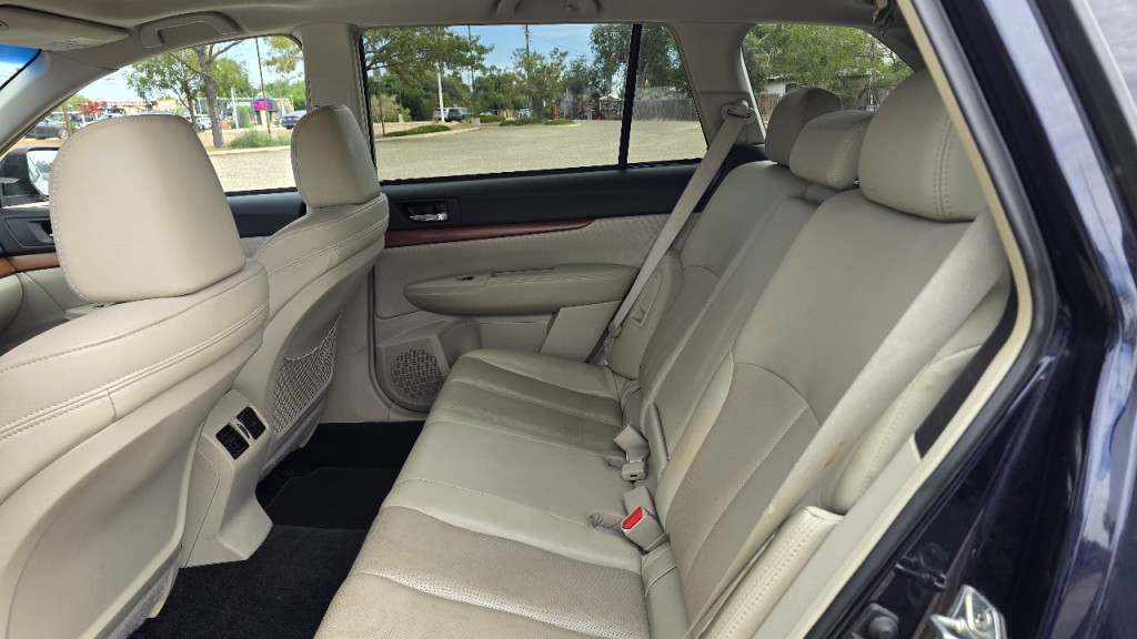 2013 Subaru Outback Image 10