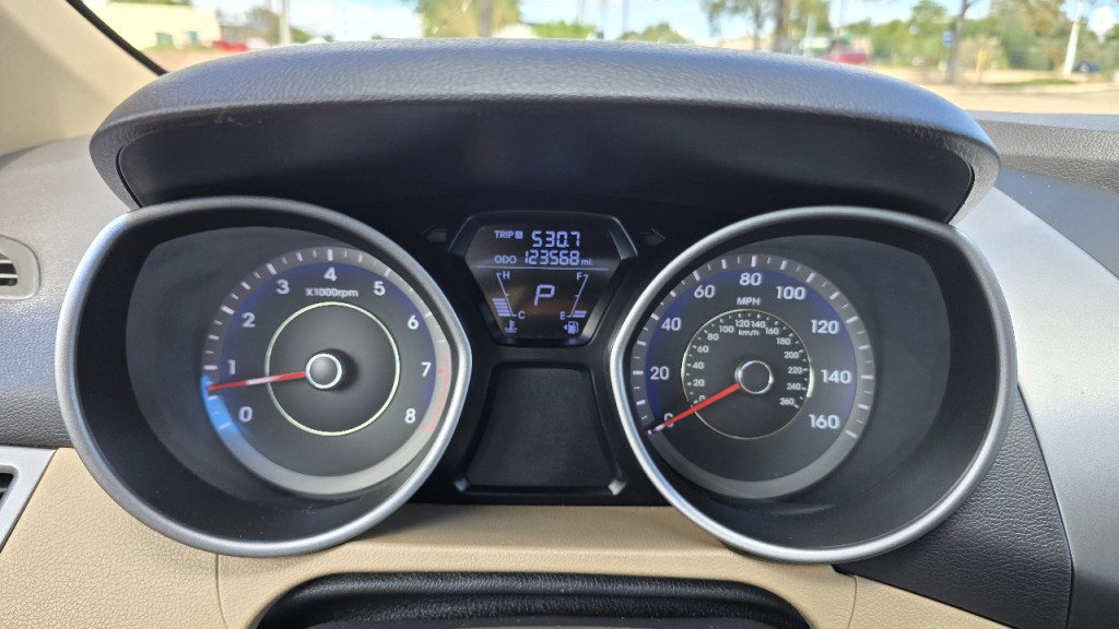 2012 Hyundai Elantra Image 7