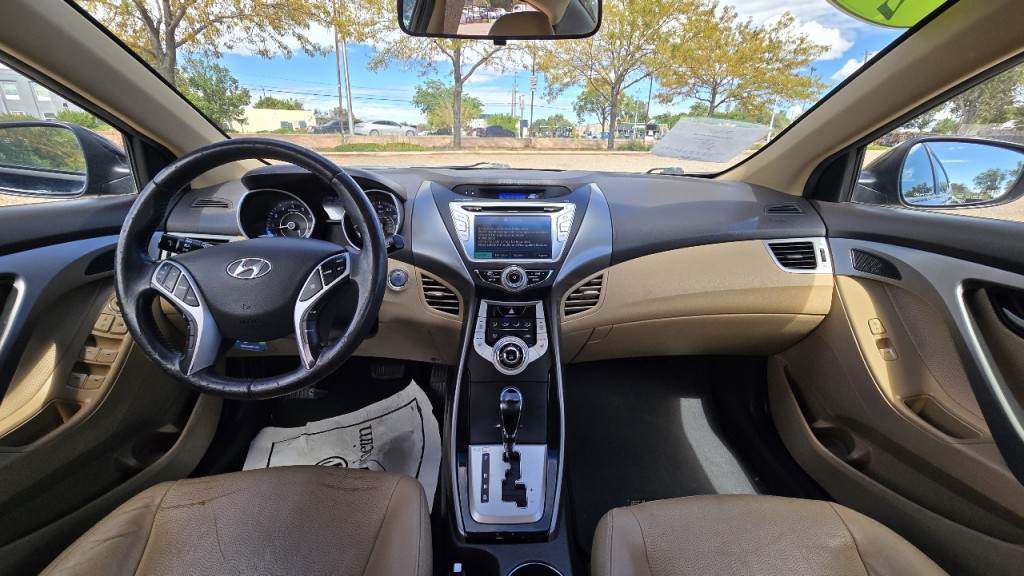 2012 Hyundai Elantra Image 8