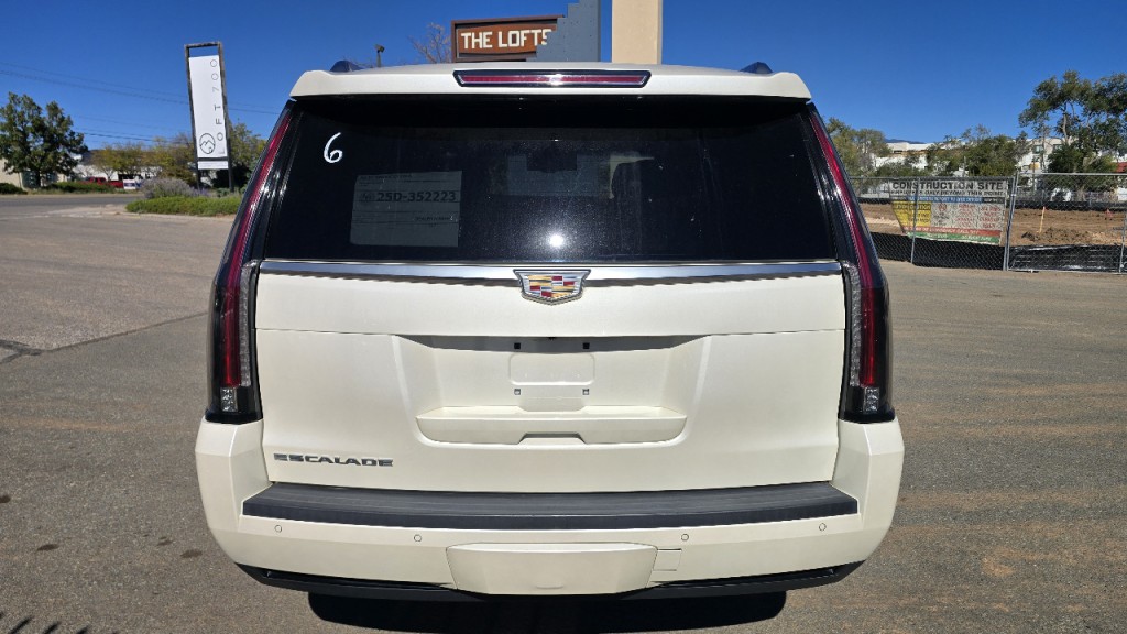 2015 Cadillac Escalade Image 3