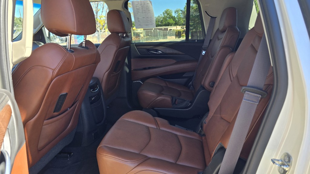 2015 Cadillac Escalade Image 11