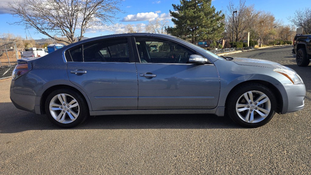 2010 Nissan Altima Image 4