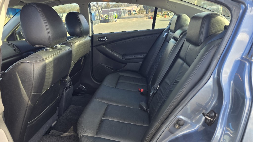 2010 Nissan Altima Image 10