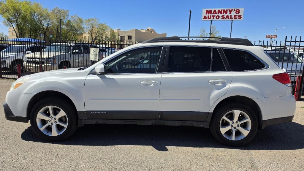 2014 Subaru Outback Image 2