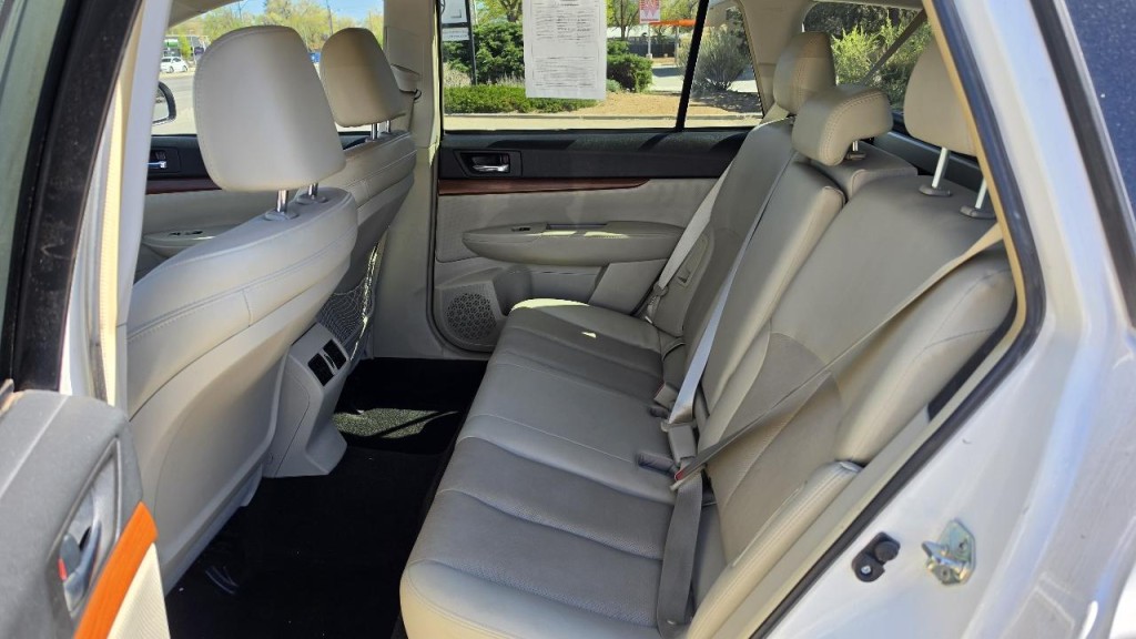 2014 Subaru Outback Image 10